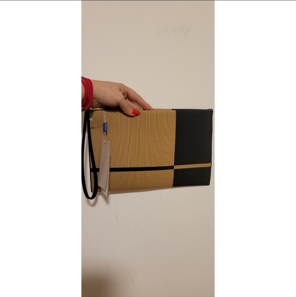 Rothys Wristlet NWT